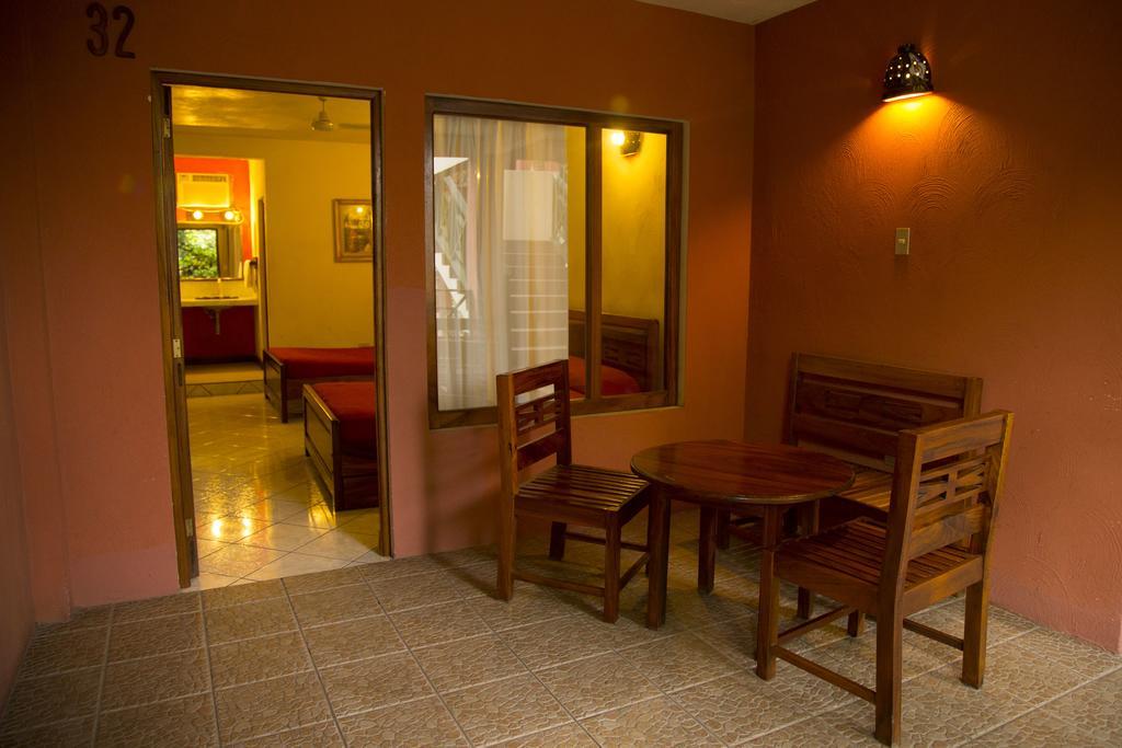 Hotel Villa Hermosa Retalhuleu Bagian luar foto