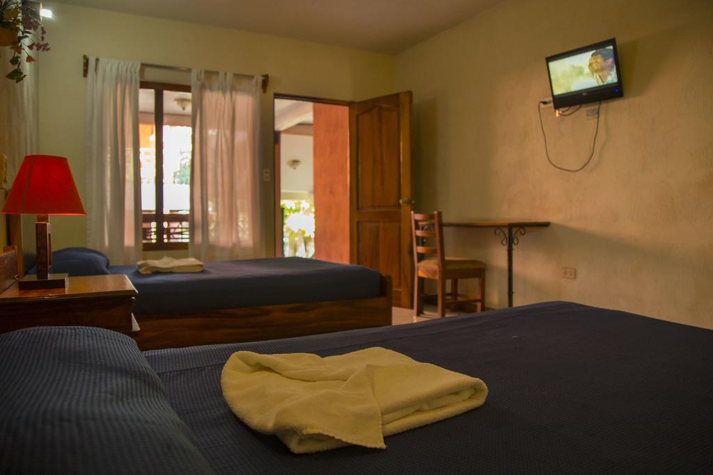 Hotel Villa Hermosa Retalhuleu Bagian luar foto