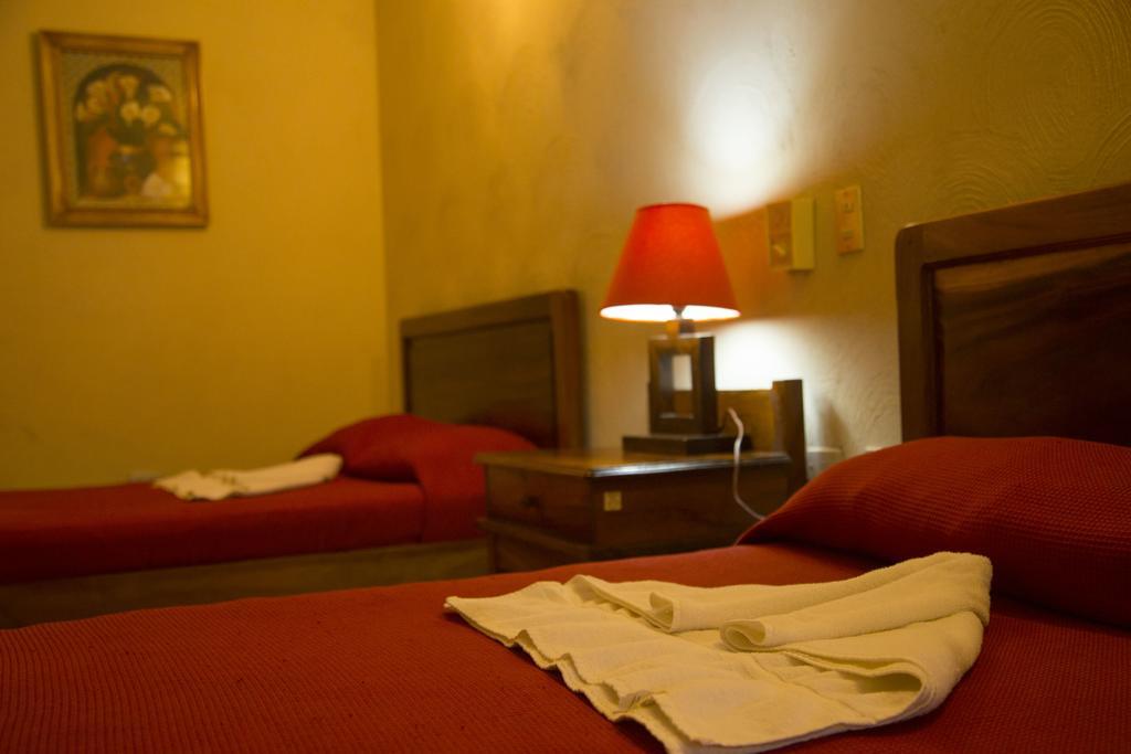Hotel Villa Hermosa Retalhuleu Bagian luar foto