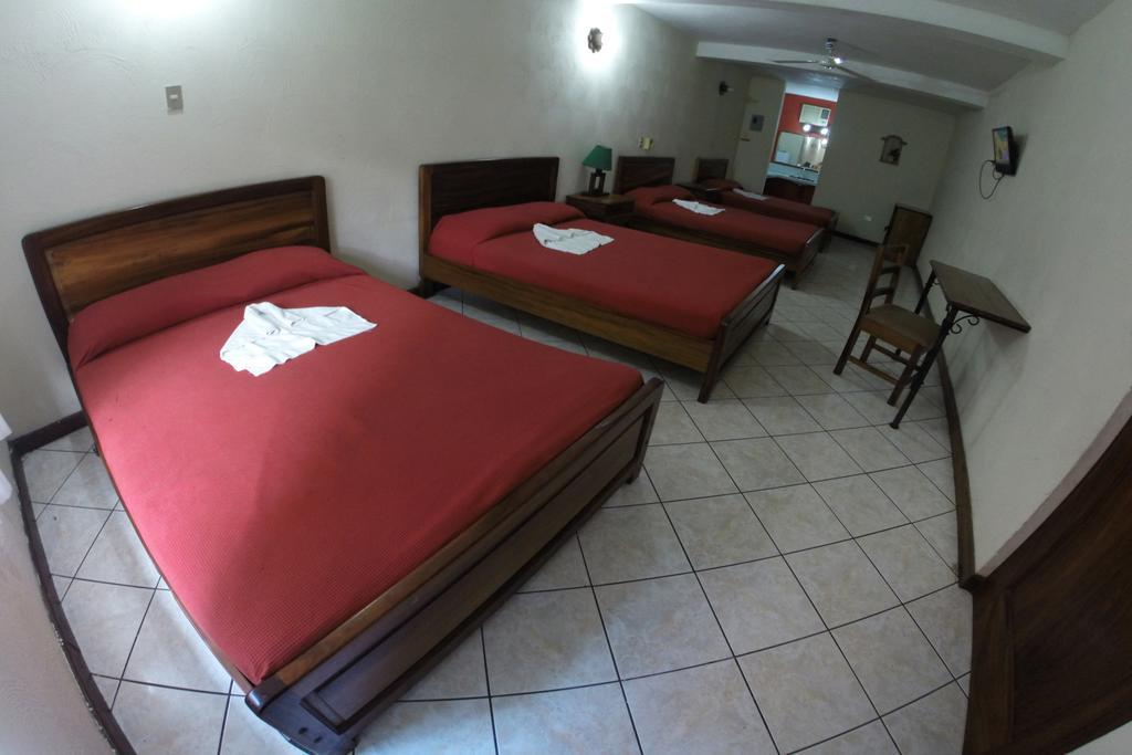 Hotel Villa Hermosa Retalhuleu Bagian luar foto