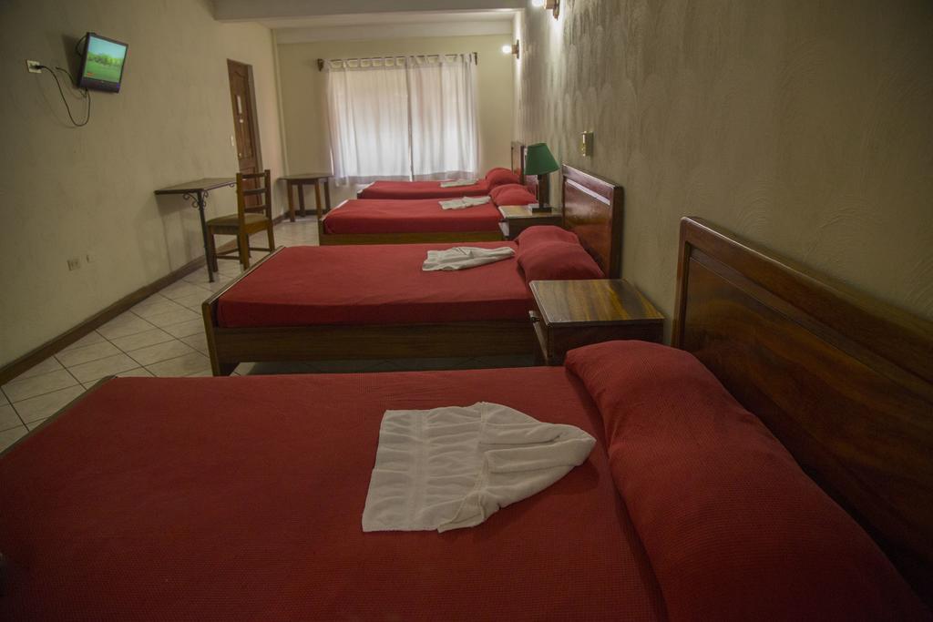 Hotel Villa Hermosa Retalhuleu Bagian luar foto