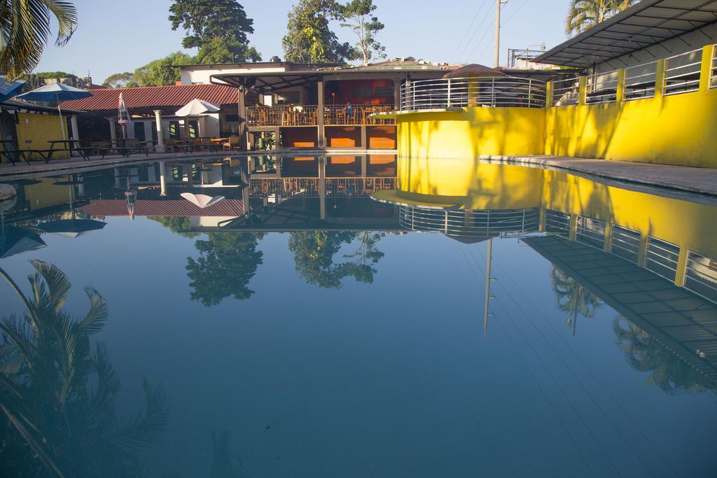 Hotel Villa Hermosa Retalhuleu Bagian luar foto