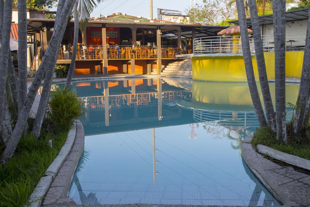 Hotel Villa Hermosa Retalhuleu Bagian luar foto