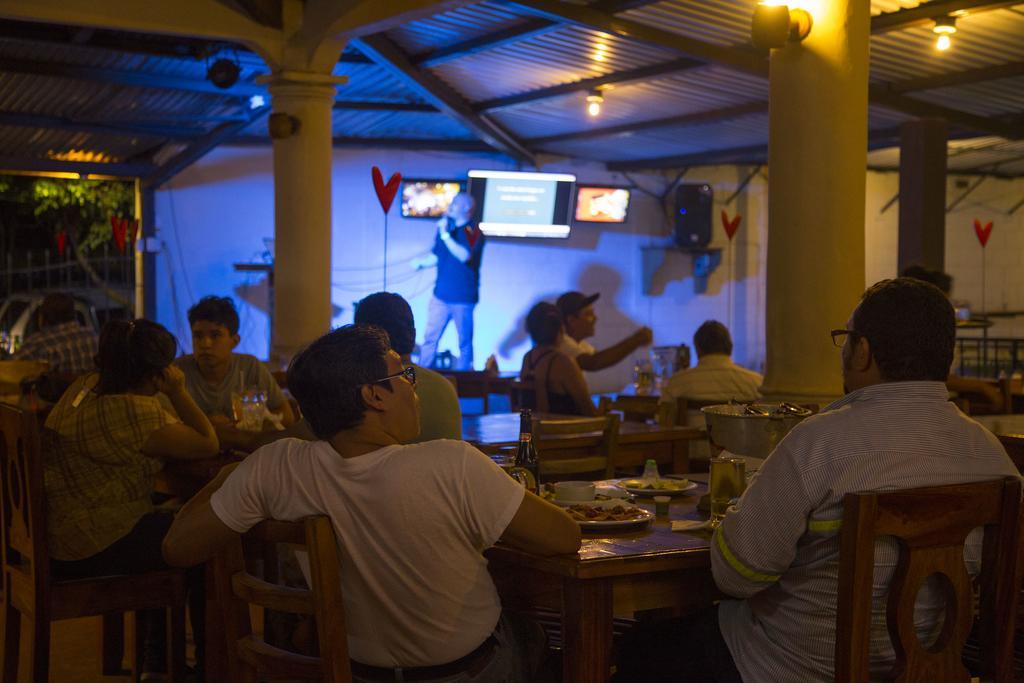 Hotel Villa Hermosa Retalhuleu Bagian luar foto