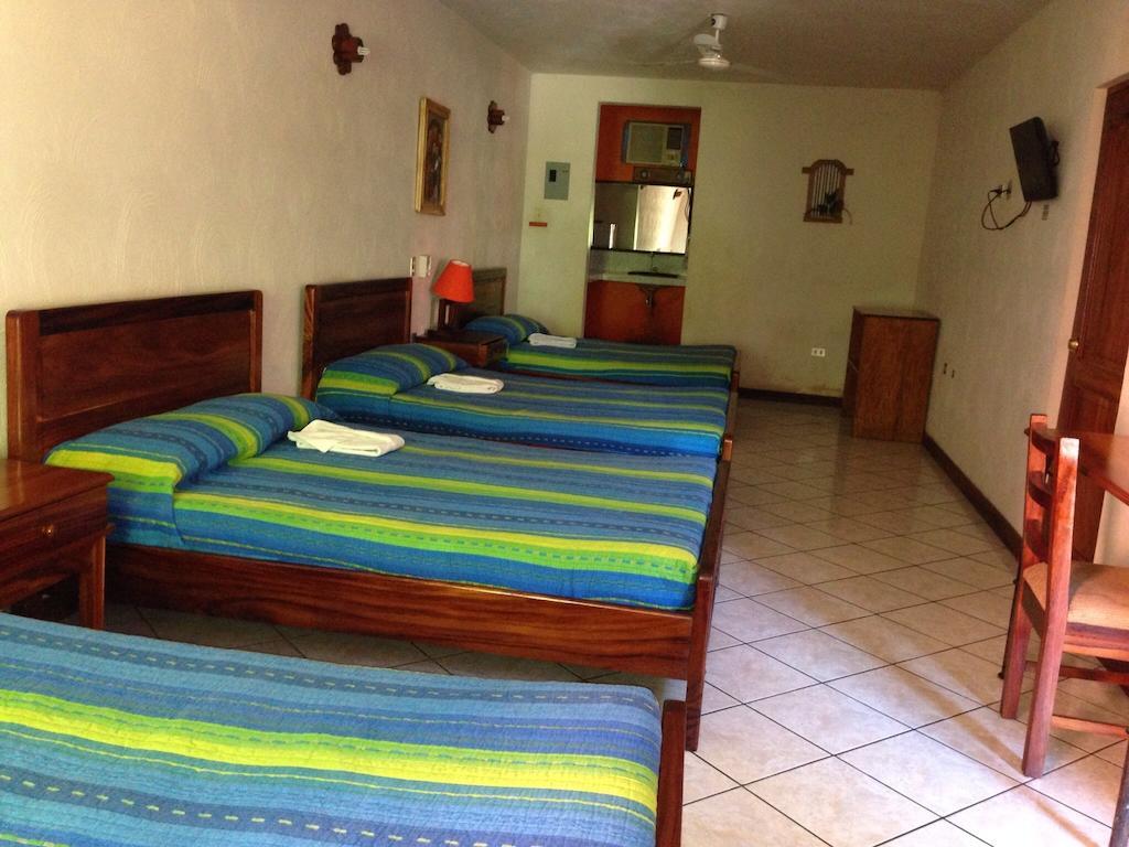 Hotel Villa Hermosa Retalhuleu Bagian luar foto