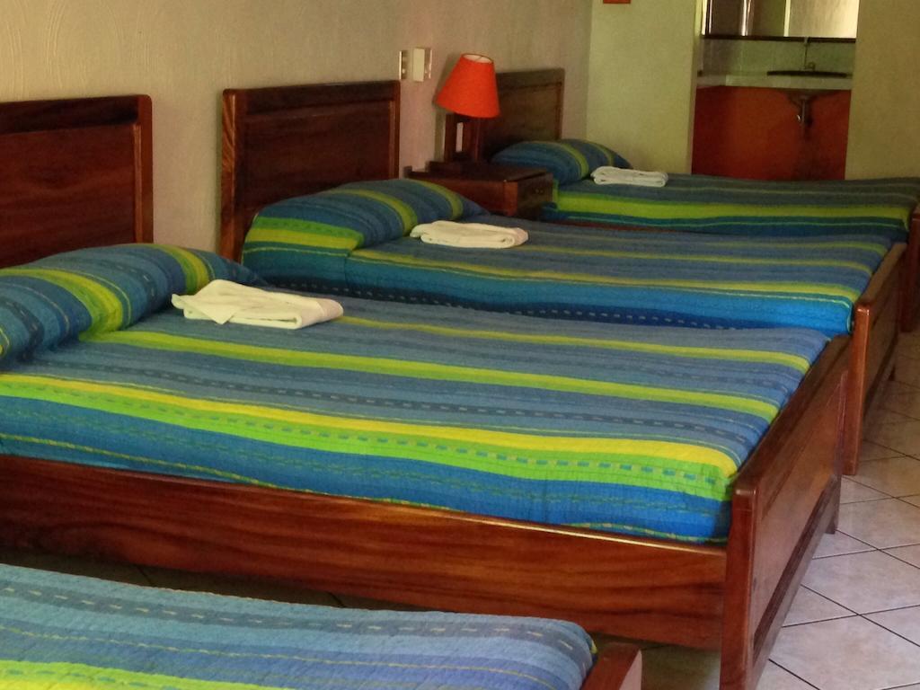 Hotel Villa Hermosa Retalhuleu Bagian luar foto