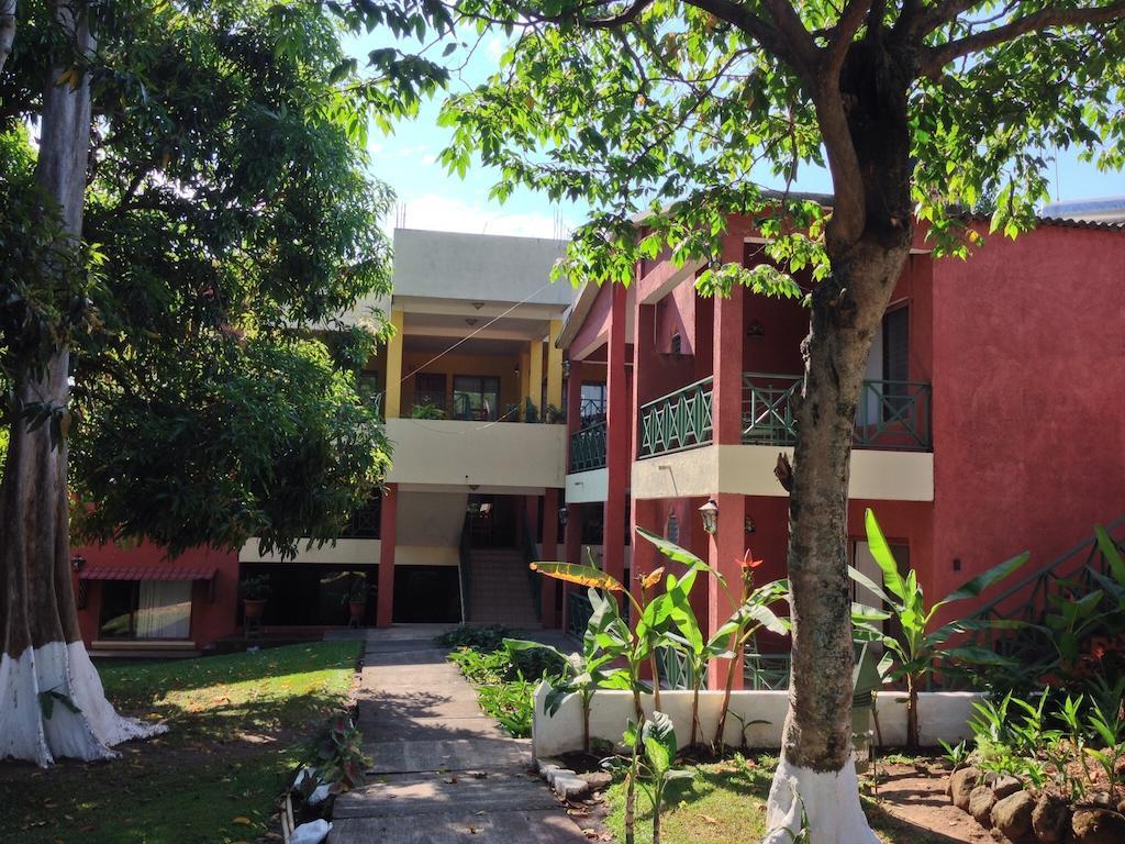 Hotel Villa Hermosa Retalhuleu Bagian luar foto